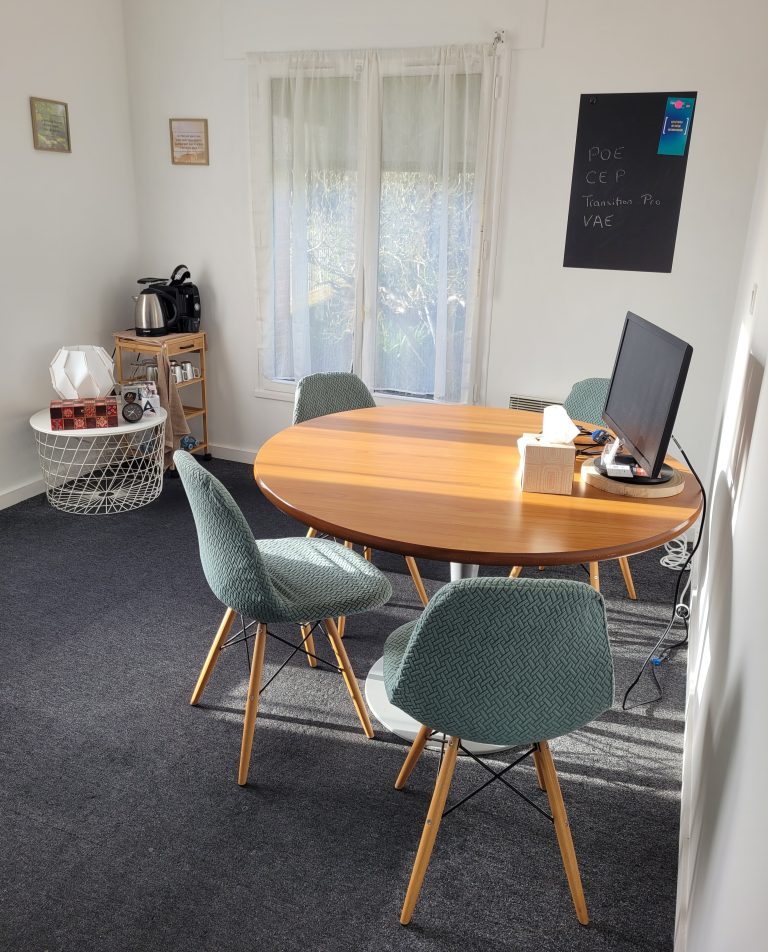 Photo du bureau privatif et chaleureux où s'effectue les accompagnements
